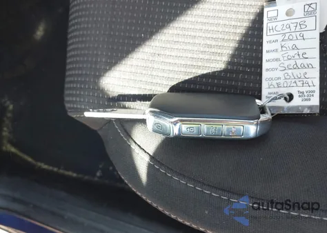 2019 Kia Forte Lxs z USA, uszkodzony, nr VIN 3KPF24AD0KE024791